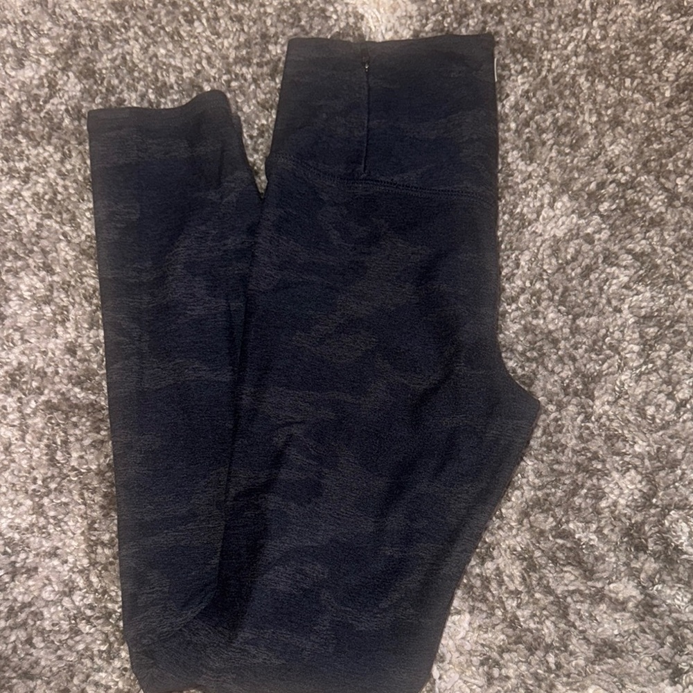Vuori Black Camo clean elevation Leggings